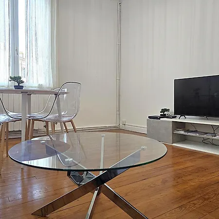 Le Bout Du Pont - 5 Min A Pied De La Gare Villebourbon Et De L'hypercentre - Vue Sur Pont Vieux - Grande Terrasse - 8 Couchages - 3 Spacieuses - 4 Lits - Places De Stationnement Gratuites Au Pied De L'immeuble