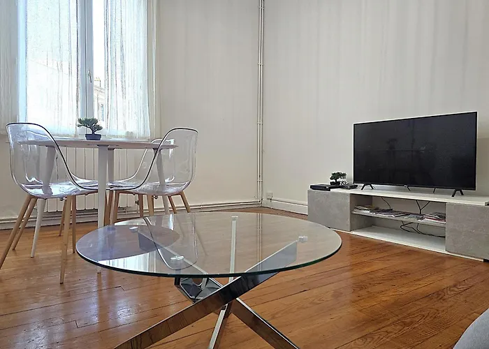 Le Bout Du Pont - 5 Min A Pied De La Gare Villebourbon Et De L'hypercentre - Vue Sur Pont Vieux - Grande Terrasse - 8 Couchages - 3 Spacieuses - 4 Lits - Places De Stationnement Gratuites Au Pied De L'immeuble