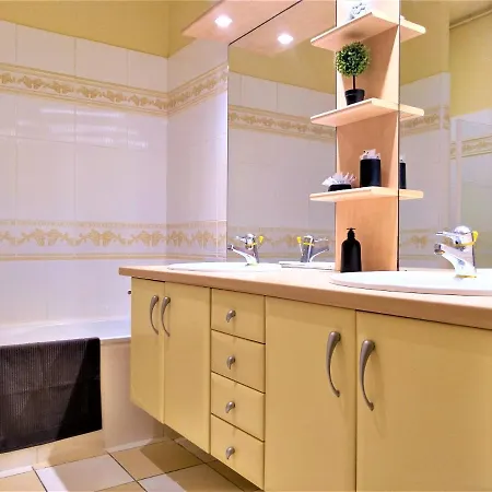 Le Bout Du Pont - 5 Min à Pied De La Gare Villebourbon Et De L'hypercentre - Vue Sur Pont Vieux - Grande Terrasse - 8 Couchages - 3 Spacieuses - 4 Lits - Places De Stationnement Gratuites Au Pied De L'immeuble Apartamento *