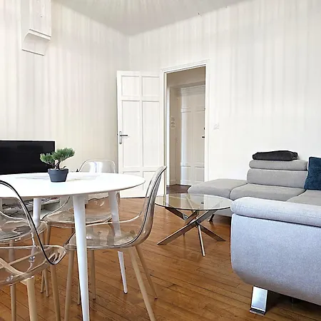 Gare Villebourbon Terrace View: Spacious 3-bedroom Near Center Apartment