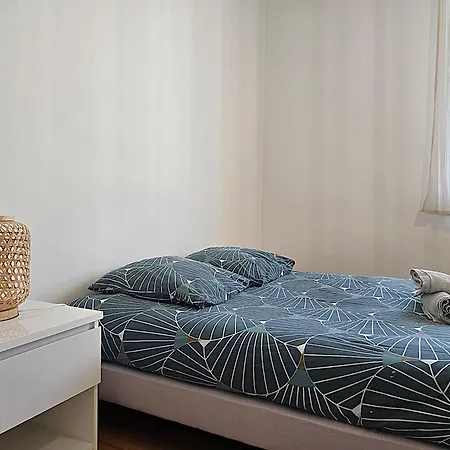 Apartment Gare Villebourbon Terrace View: Spacious 3-bedroom Near Center