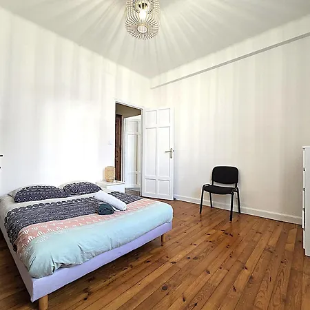 Lägenhet Le Bout Du Pont - 5 Min A Pied De La Gare Villebourbon Et De L'hypercentre - Vue Sur Pont Vieux - Grande Terrasse - 8 Couchages - 3 Spacieuses - 4 Lits - Places De Stationnement Gratuites Au Pied De L'immeuble