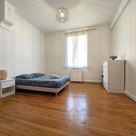 Daire Le Bout Du Pont - 5 Min A Pied De La Gare Villebourbon Et De L'hypercentre - Vue Sur Pont Vieux - Grande Terrasse - 8 Couchages - 3 Spacieuses - 4 Lits - Places De Stationnement Gratuites Au Pied De L'immeuble *