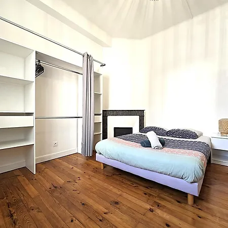 Le Bout Du Pont - 5 Min A Pied De La Gare Villebourbon Et De L'hypercentre - Vue Sur Pont Vieux - Grande Terrasse - 8 Couchages - 3 Spacieuses - 4 Lits - Places De Stationnement Gratuites Au Pied De L'immeuble Daire *