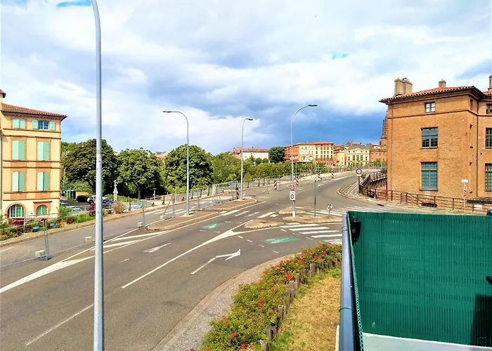 Le Bout Du Pont - 5 Min A Pied De La Gare Villebourbon Et De L'hypercentre - Vue Sur Pont Vieux - Grande Terrasse - 8 Couchages - 3 Spacieuses - 4 Lits - Places De Stationnement Gratuites Au Pied De L'immeuble Montauban