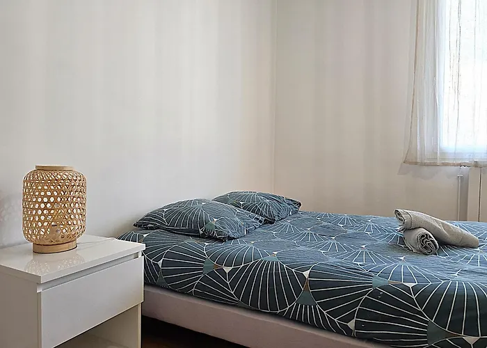 Apartment Le Bout Du Pont - 5 Min A Pied De La Gare Villebourbon Et De L'hypercentre - Vue Sur Pont Vieux - Grande Terrasse - 8 Couchages - 3 Spacieuses - 4 Lits - Places De Stationnement Gratuites Au Pied De L'immeuble