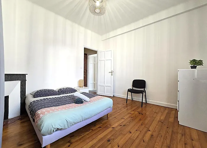 Apartment Le Bout Du Pont - 5 Min A Pied De La Gare Villebourbon Et De L'hypercentre - Vue Sur Pont Vieux - Grande Terrasse - 8 Couchages - 3 Spacieuses - 4 Lits - Places De Stationnement Gratuites Au Pied De L'immeuble