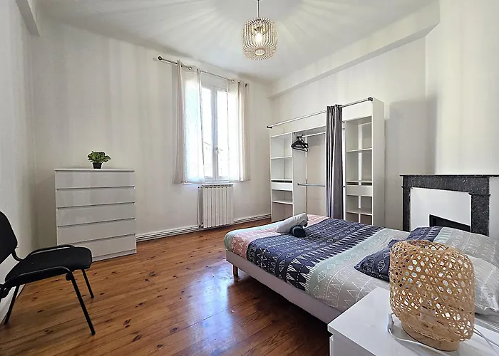 Apartment Le Bout Du Pont - 5 Min A Pied De La Gare Villebourbon Et De L'hypercentre - Vue Sur Pont Vieux - Grande Terrasse - 8 Couchages - 3 Spacieuses - 4 Lits - Places De Stationnement Gratuites Au Pied De L'immeuble